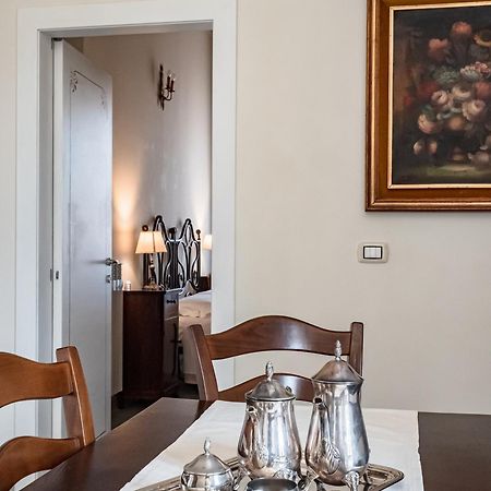 Palazzo Dei Pavoni, Relais Di Charme Bed and Breakfast LʼAquila Buitenkant foto