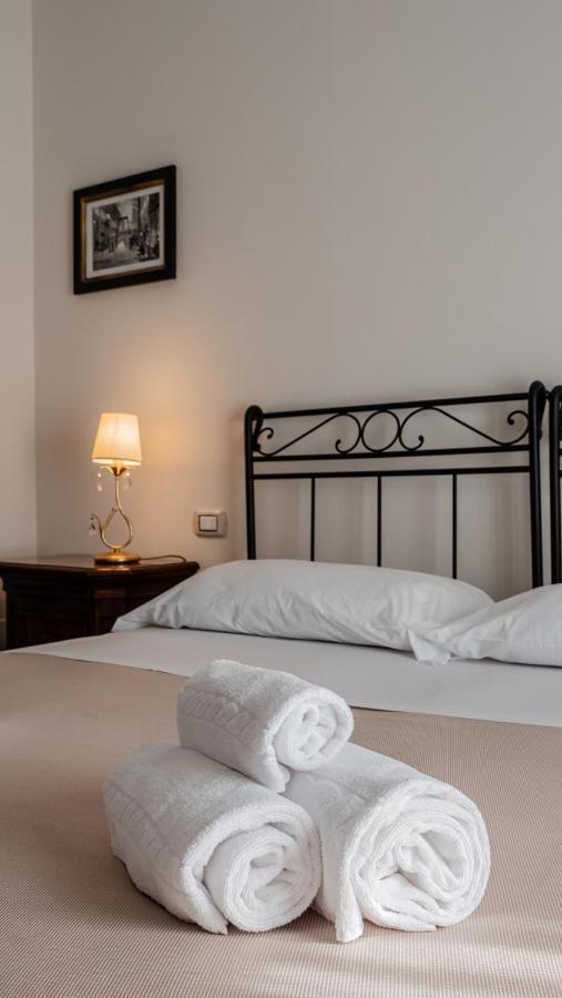 Palazzo Dei Pavoni, Relais Di Charme Bed and Breakfast LʼAquila Buitenkant foto