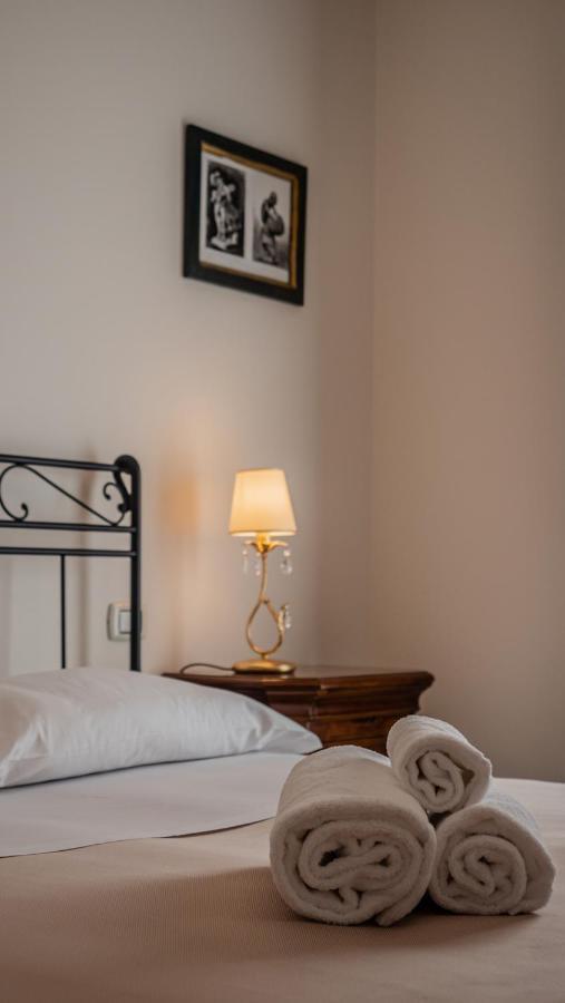 Palazzo Dei Pavoni, Relais Di Charme Bed and Breakfast LʼAquila Buitenkant foto