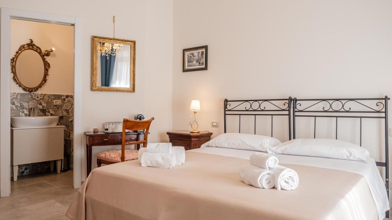 Palazzo Dei Pavoni, Relais Di Charme Bed and Breakfast LʼAquila Buitenkant foto