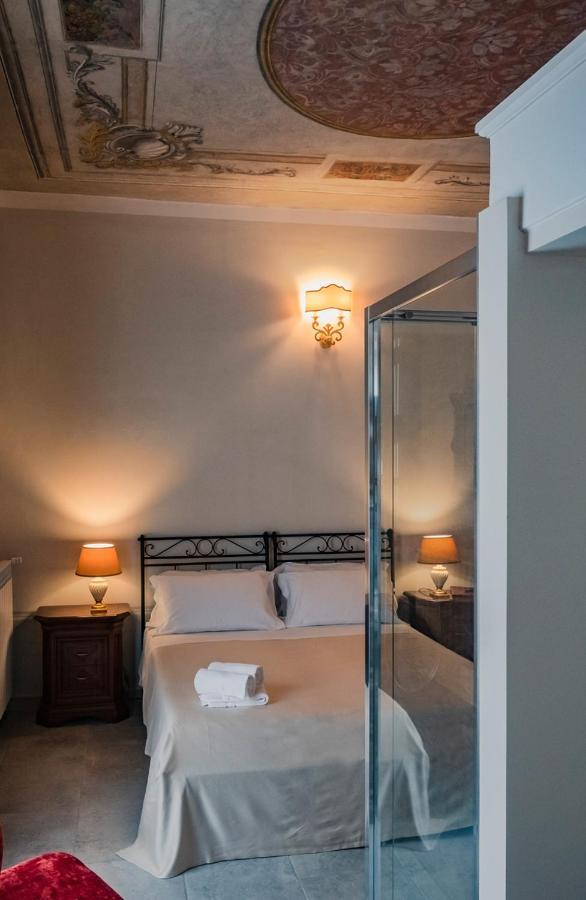 Palazzo Dei Pavoni, Relais Di Charme Bed and Breakfast LʼAquila Buitenkant foto