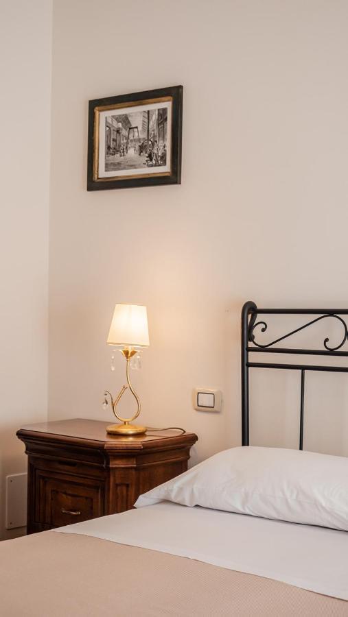Palazzo Dei Pavoni, Relais Di Charme Bed and Breakfast LʼAquila Buitenkant foto