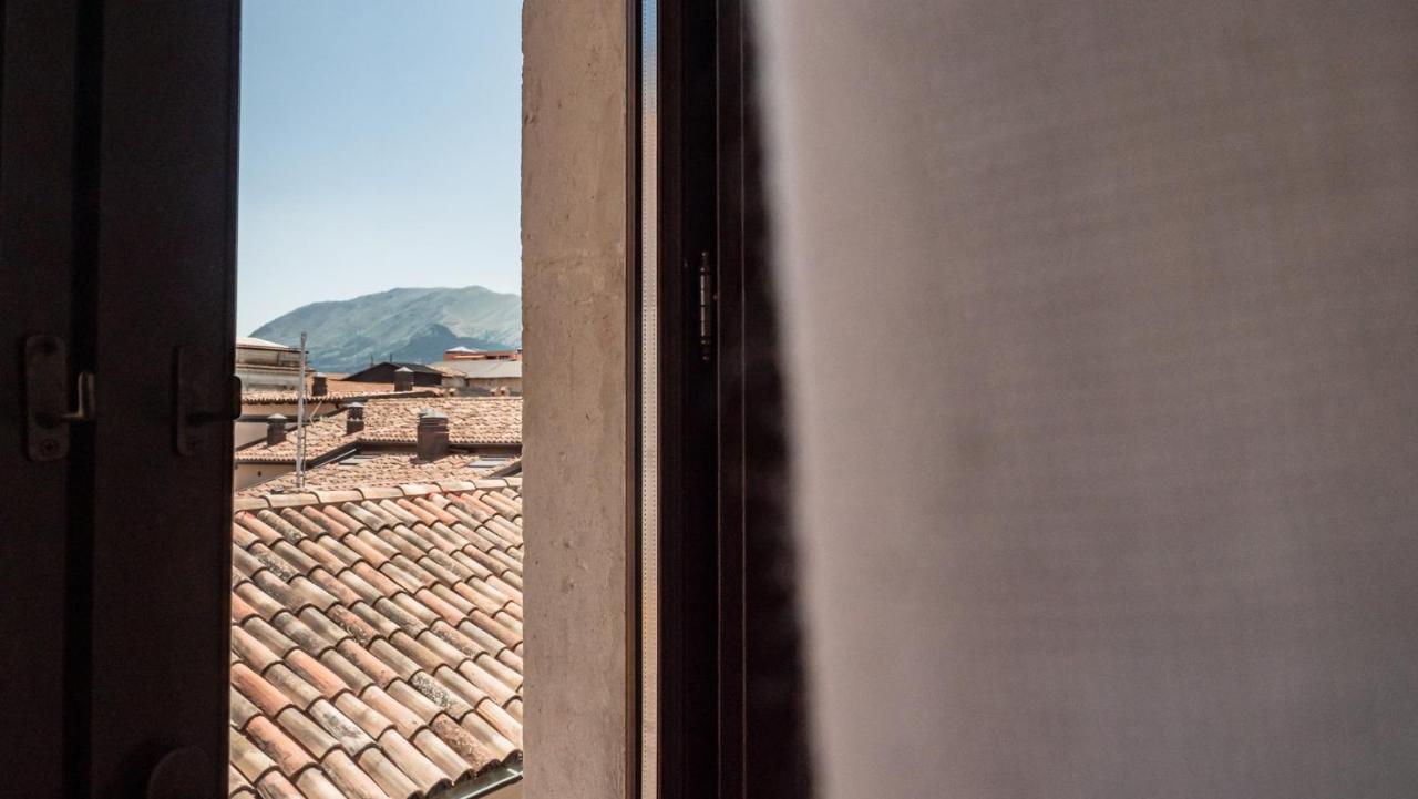 Palazzo Dei Pavoni, Relais Di Charme Bed and Breakfast LʼAquila Buitenkant foto