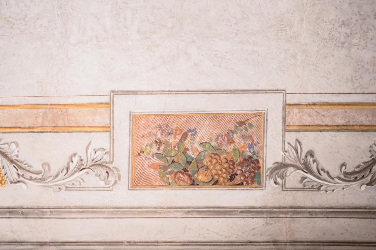 Palazzo Dei Pavoni, Relais Di Charme Bed and Breakfast LʼAquila Buitenkant foto