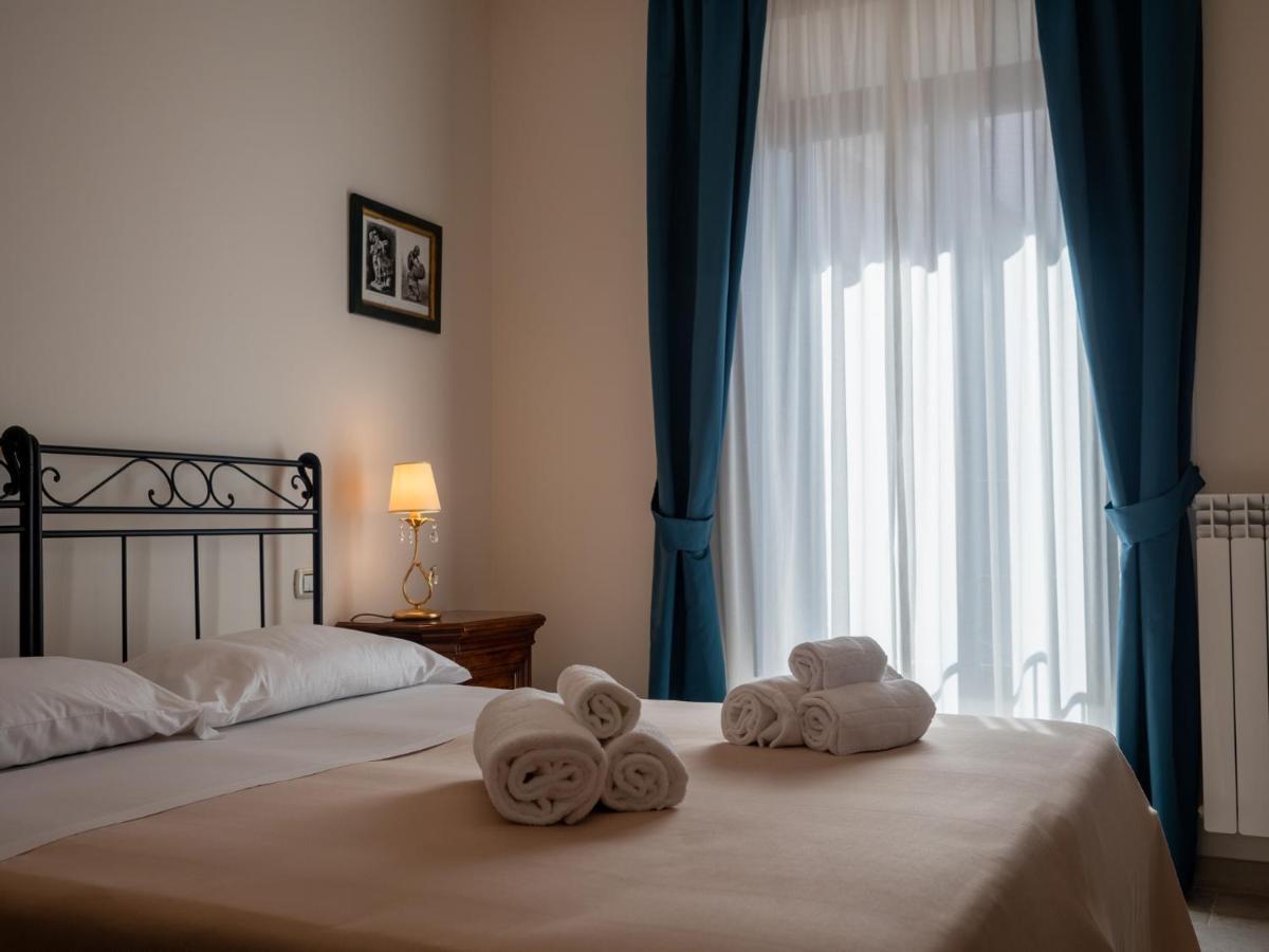 Palazzo Dei Pavoni, Relais Di Charme Bed and Breakfast LʼAquila Buitenkant foto