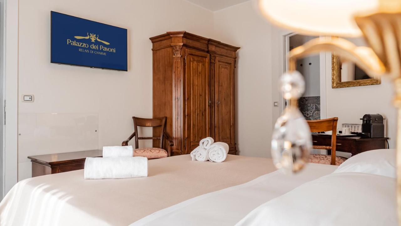 Palazzo Dei Pavoni, Relais Di Charme Bed and Breakfast LʼAquila Buitenkant foto