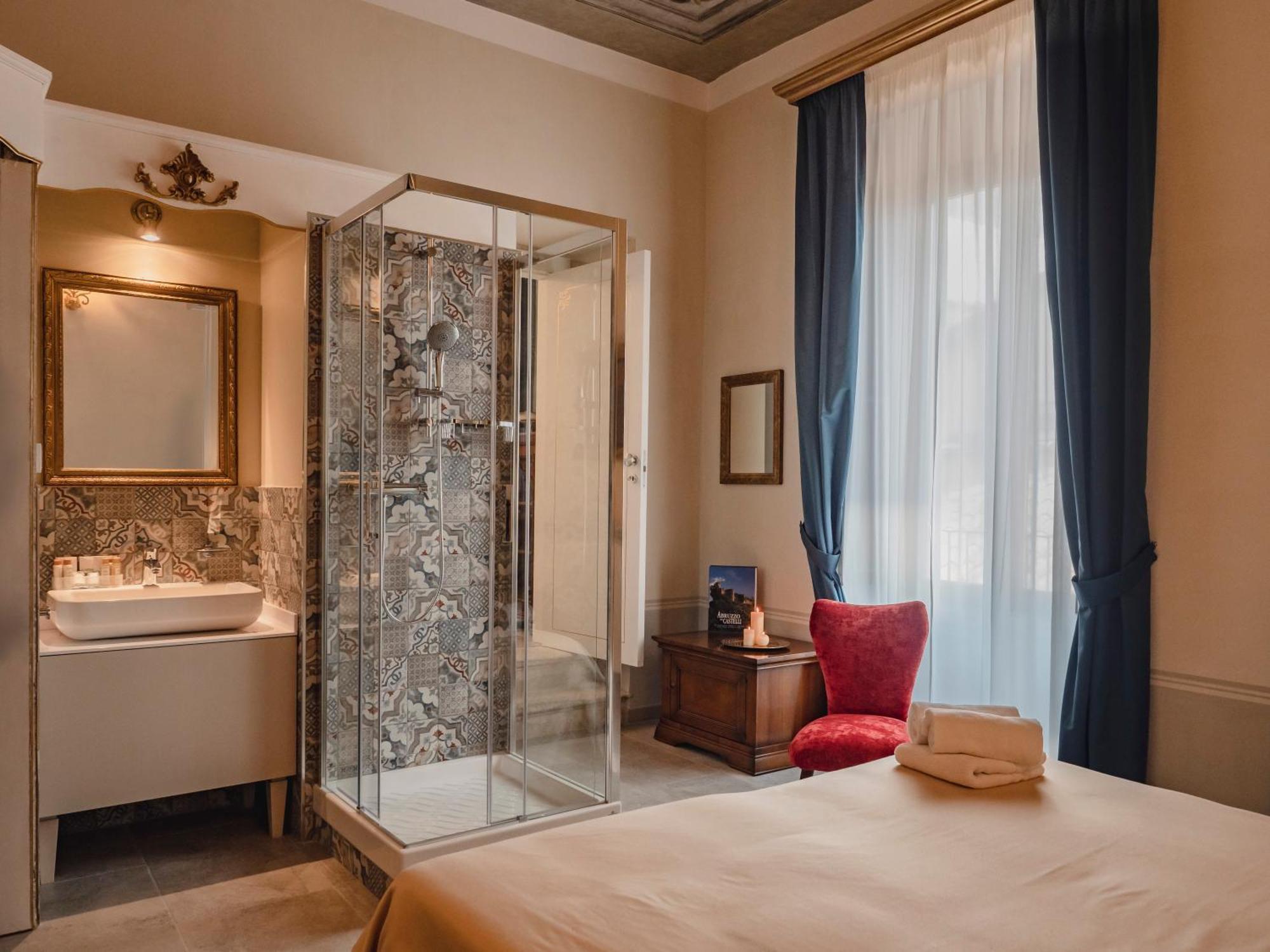 Palazzo Dei Pavoni, Relais Di Charme Bed and Breakfast LʼAquila Buitenkant foto