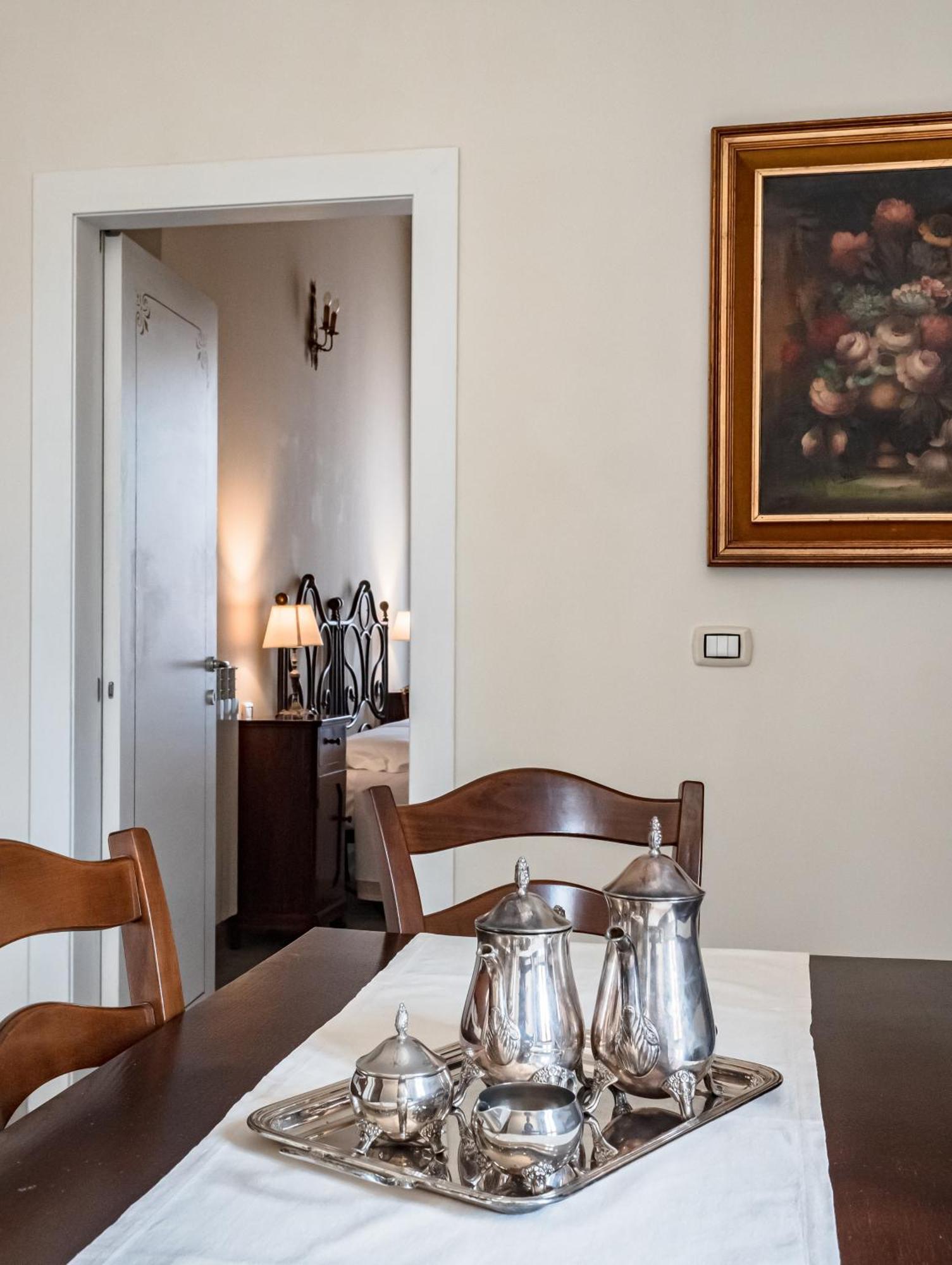 Palazzo Dei Pavoni, Relais Di Charme Bed and Breakfast LʼAquila Buitenkant foto